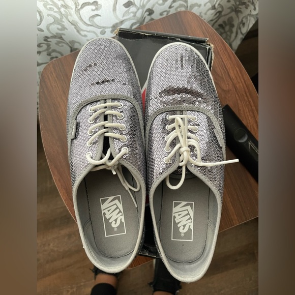 Vans - Picture 2 of 3